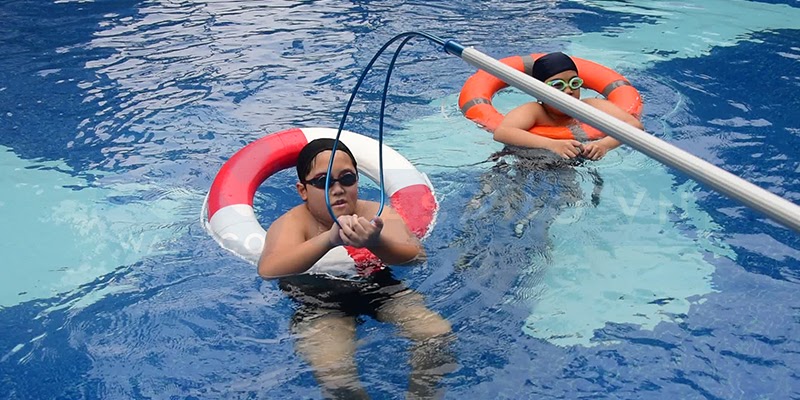 Tác dụng móc cứu hộ bể bơi
