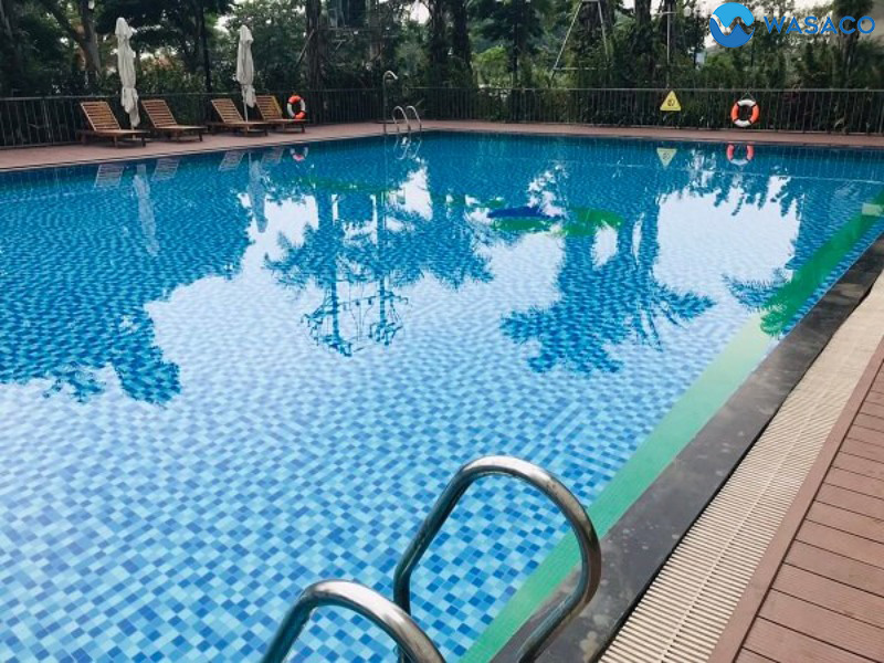 Hóa chất giúp nước bể bơi sạch sẽ